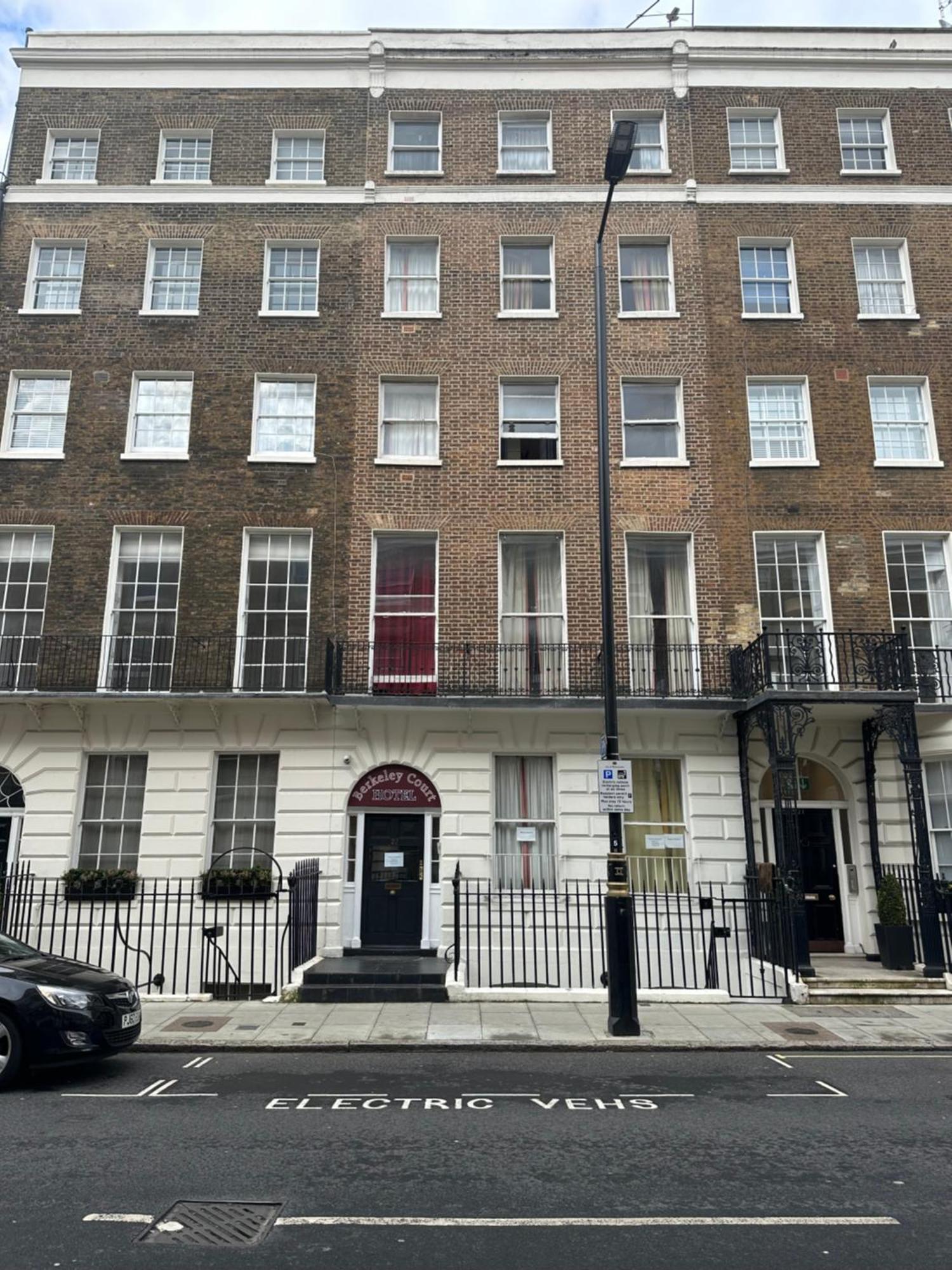 Berkeley Court Hotel London Exterior photo